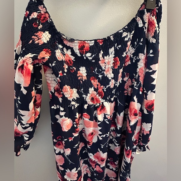 Ruched off-shoulder dress - Picture 2 of 4